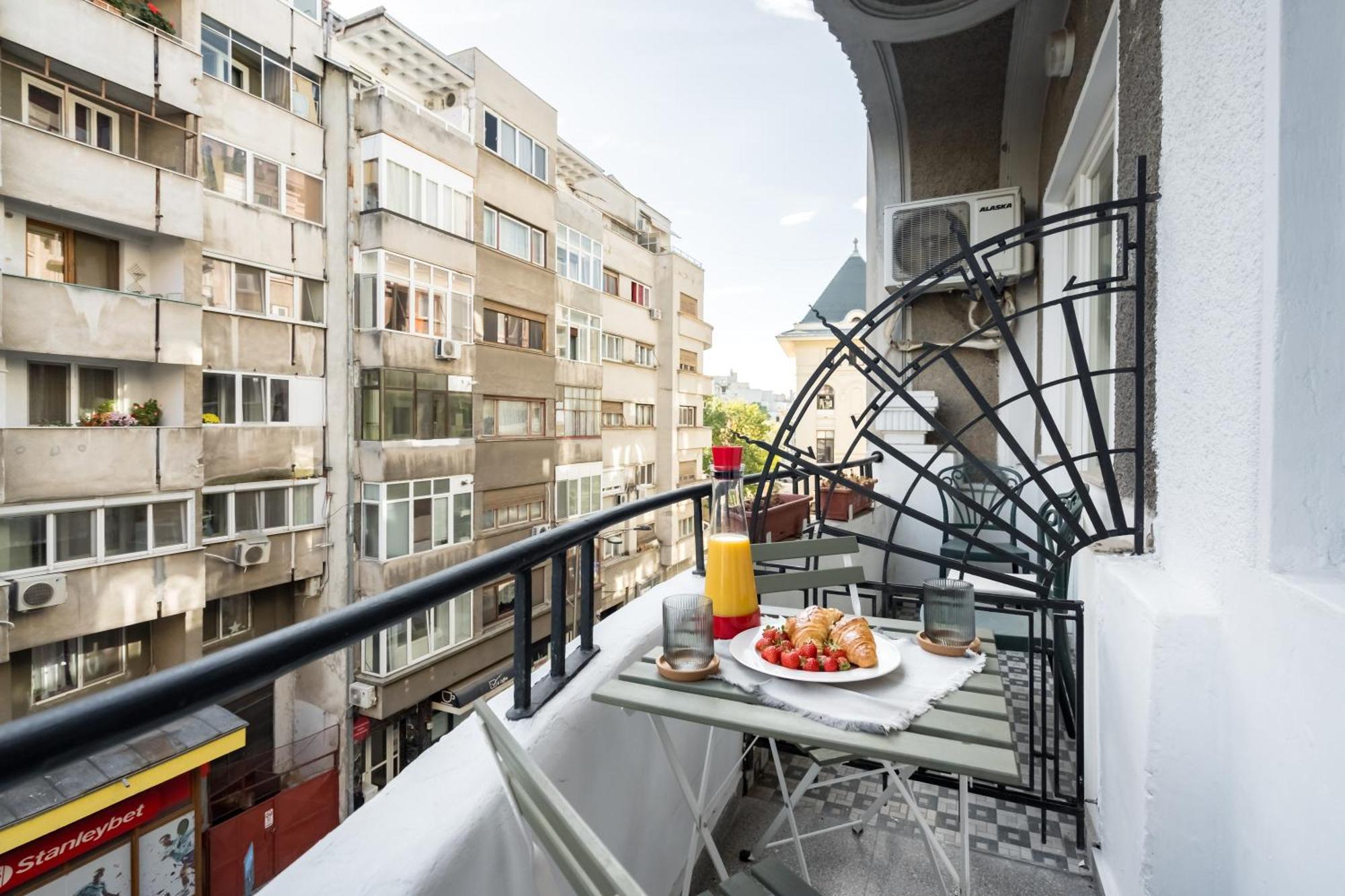 Cismigiu Serenity: 1Br Flat With Scenic Balcony Bukareszt Zewnętrze zdjęcie
